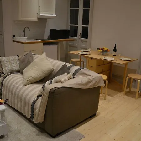 Sur La Colline Apartment *