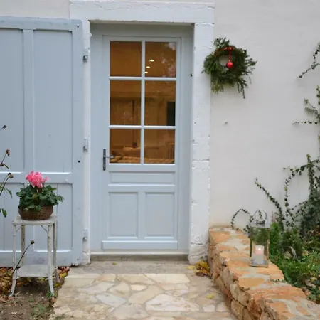 Sur La Colline Apartment *